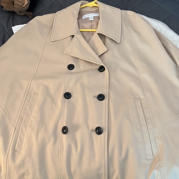 New York and Company raincoat cape - Picture 5 of 7
